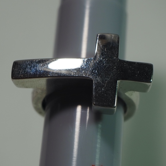 Silver Cross ring - Picture 2 of 2